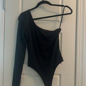 Aritzia Babaton Contour one shoulder long sleeve bodysuit, black, small